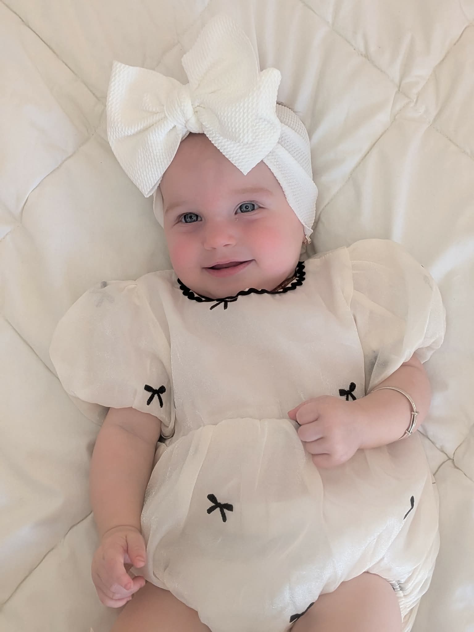 Elegant Bow Detail Baby Romper – Cream & Black Size 3-6 months ￼