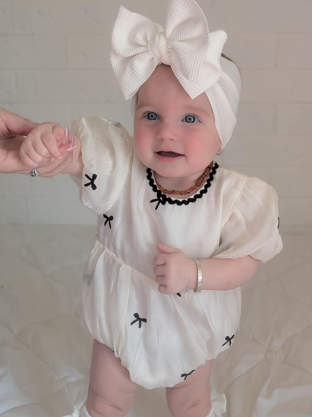 Elegant Bow Detail Baby Romper – Cream & Black Size 3-6 months ￼