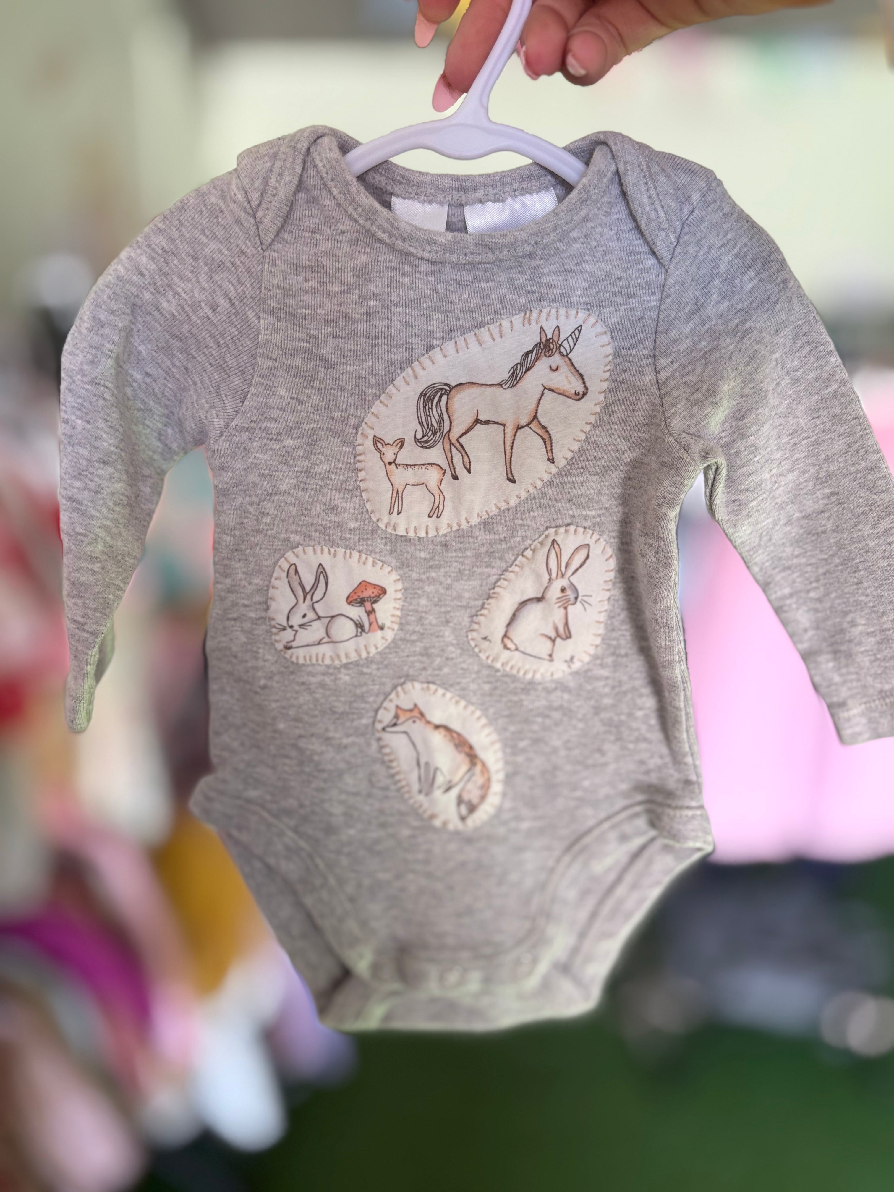Dimples onesie size 000￼